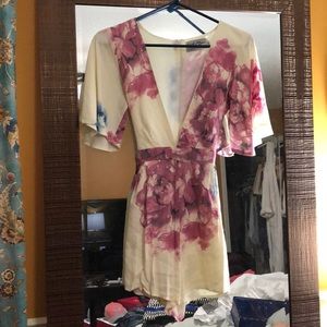 Hante Rogne floral mini romper 😻